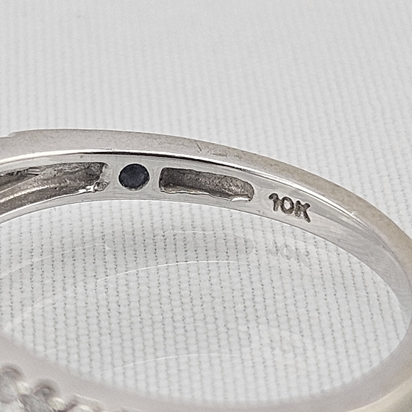 10k White Gold Engagement/Promise Ring with Natural Diamonds & Sapphire - Picture 5 of 9